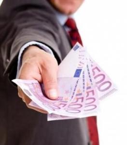 prestito-di-denaro-tra-particolare-20121017122445